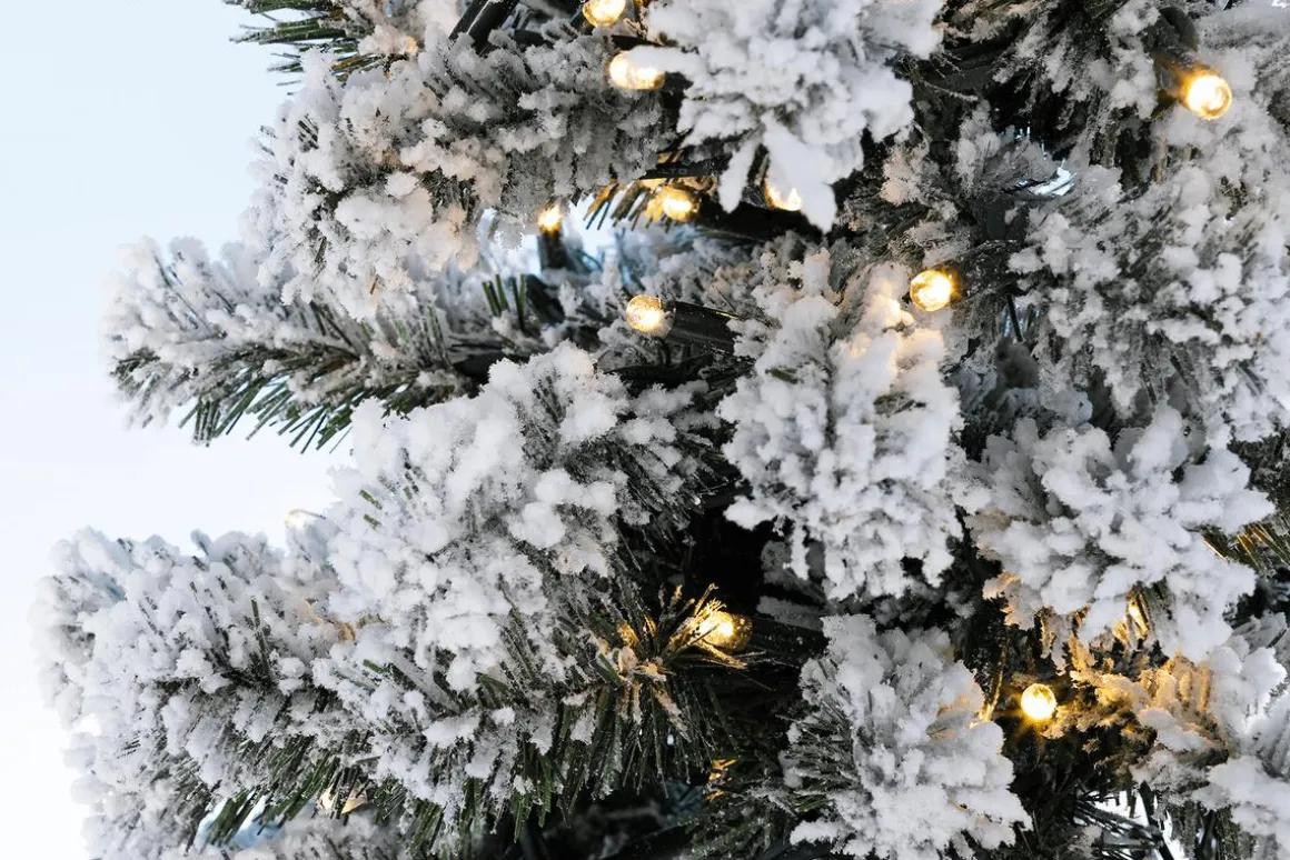 Abeto Artificial, Estrecho, Cubierto De Nieve Con LED 210 Cm