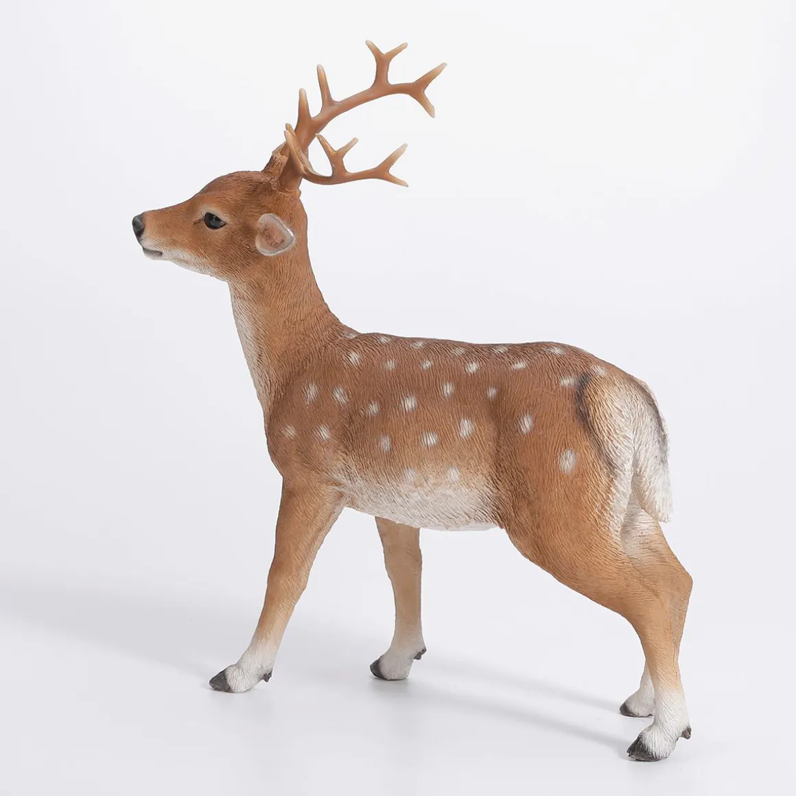 Figura Decorativa De Ciervo Hecha De Poliresina 23 X 20 X 6 Cm (H X L X P)
