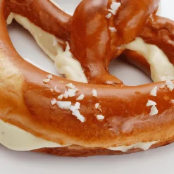 Maniquí De Pretzel De Mantequilla Con Sal Gruesa
