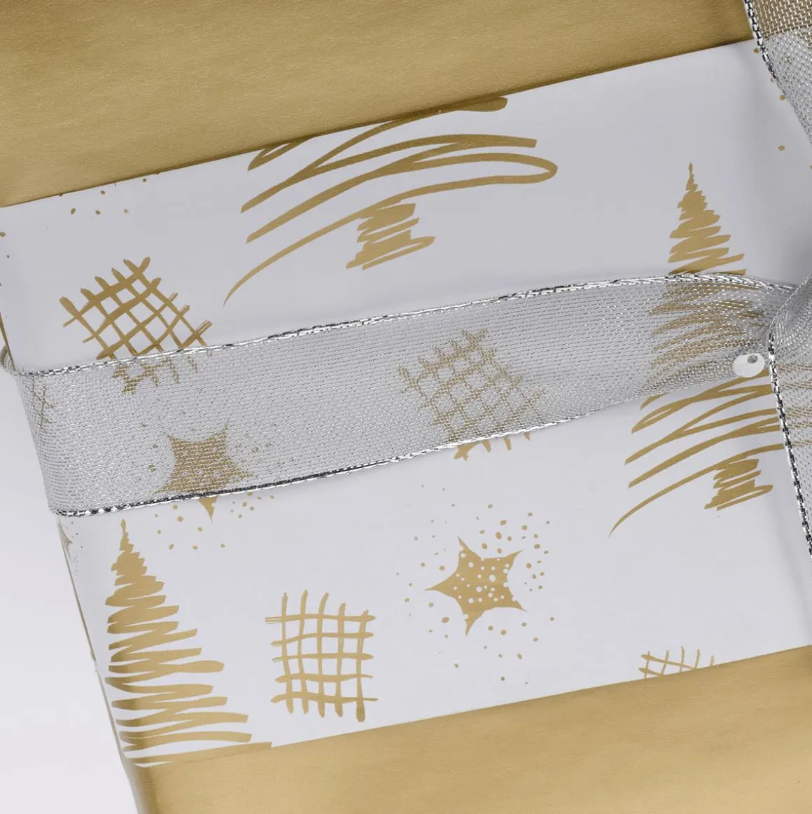 Papel De Regalo Navideño Sostenible De Doble Cara Con Abetos Y Estrellas En Dorado - Bobina De Papel De Regalo De 50 M