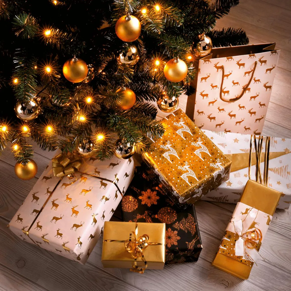 Papel De Regalo Navideño Sostenible De Doble Cara Con Abetos Y Estrellas En Dorado - Bobina De Papel De Regalo De 50 M